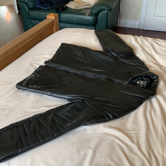 Black leather jacket made in Italy, / like new, worn twice, too large for me - Picture 1 of 5